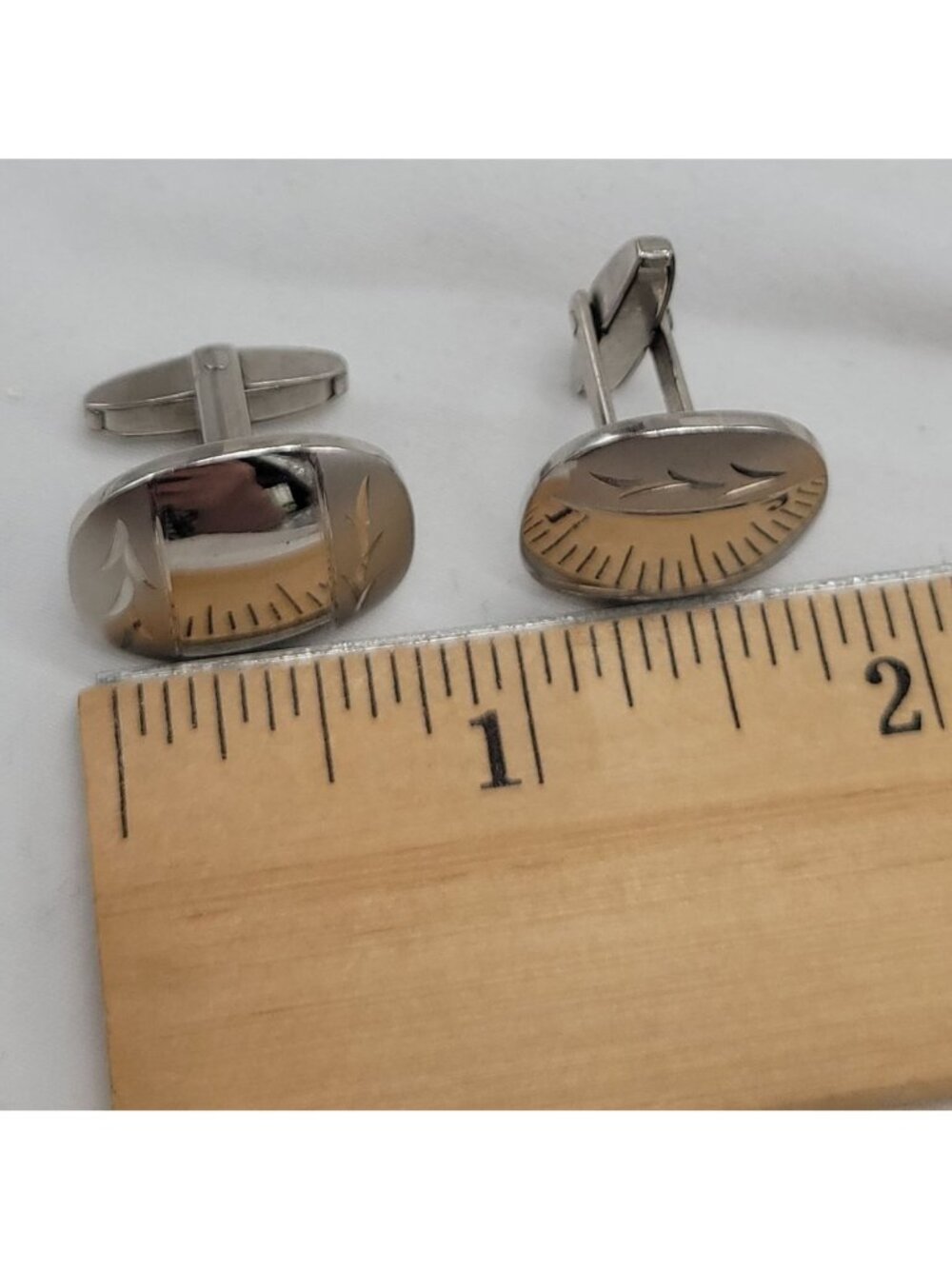 Vintage Silver Tone Leaf Engraved Cufflinks Reflective and Matte Finish .75" - Picture 3 of 7